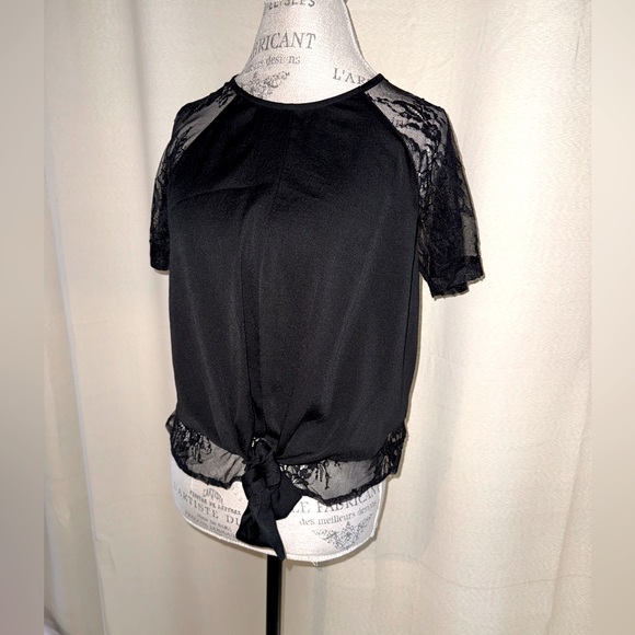SOLD. NWT Women’s Express Blouse - Picture 2 of 5